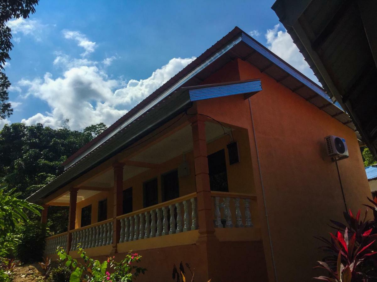 Fiqthya Chalet & Cafe Kampong Ayer Batang Exterior foto